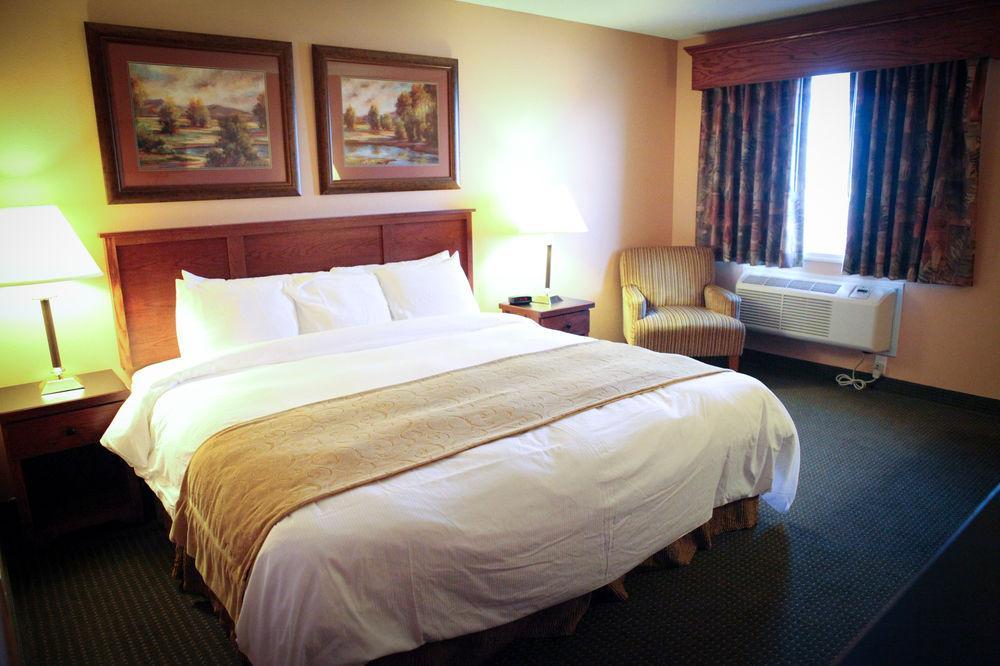 Grandstay Hotel & Suites Perham Екстер'єр фото