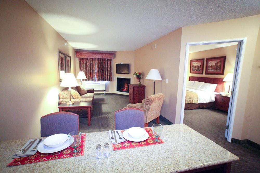 Grandstay Hotel & Suites Perham Екстер'єр фото