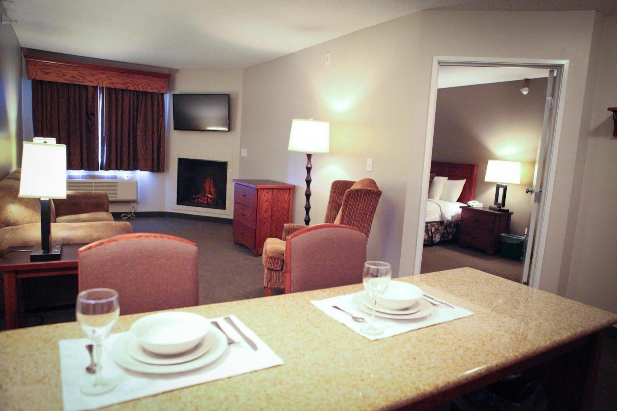 Grandstay Hotel & Suites Perham Екстер'єр фото