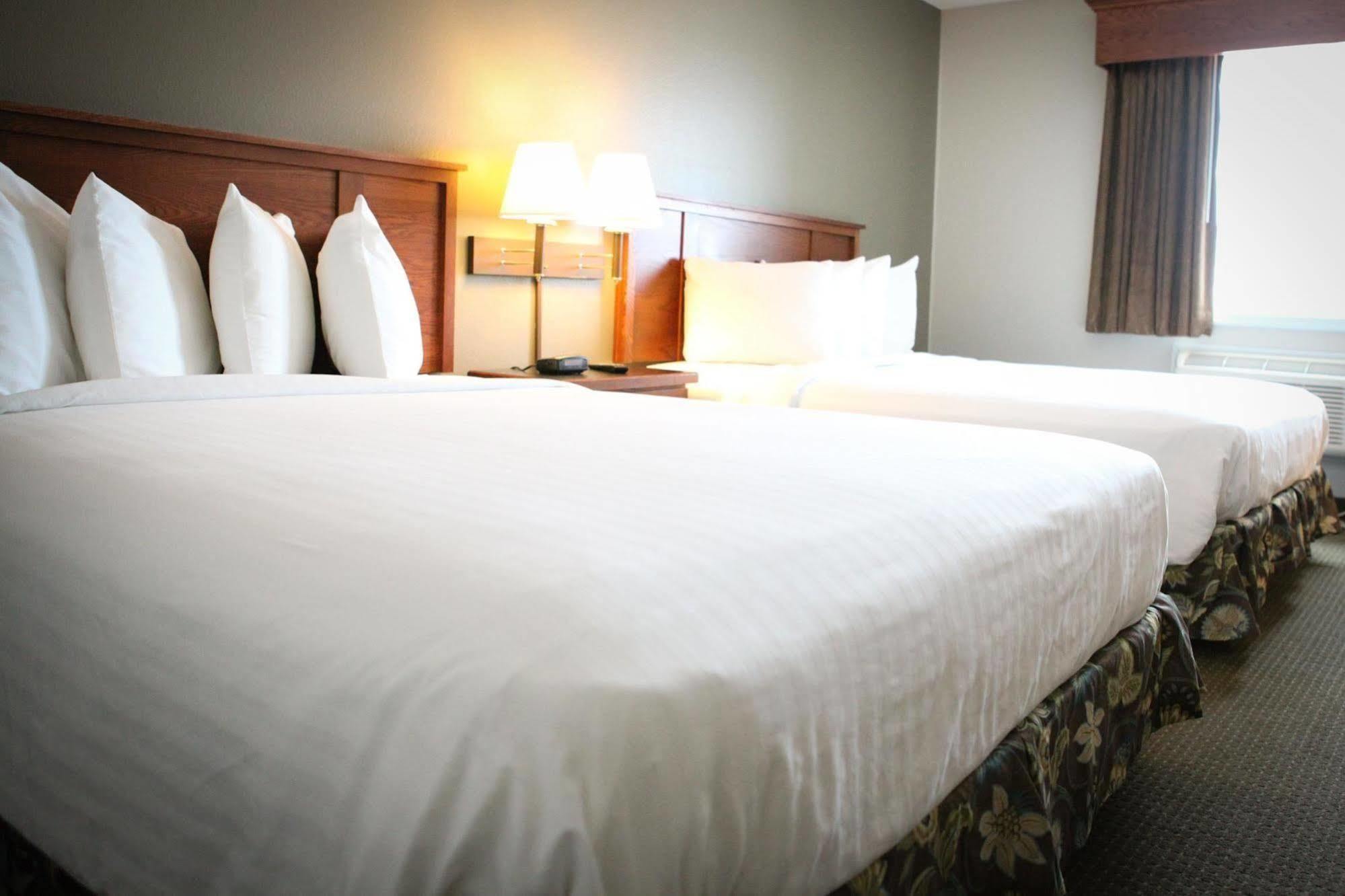 Grandstay Hotel & Suites Perham Екстер'єр фото