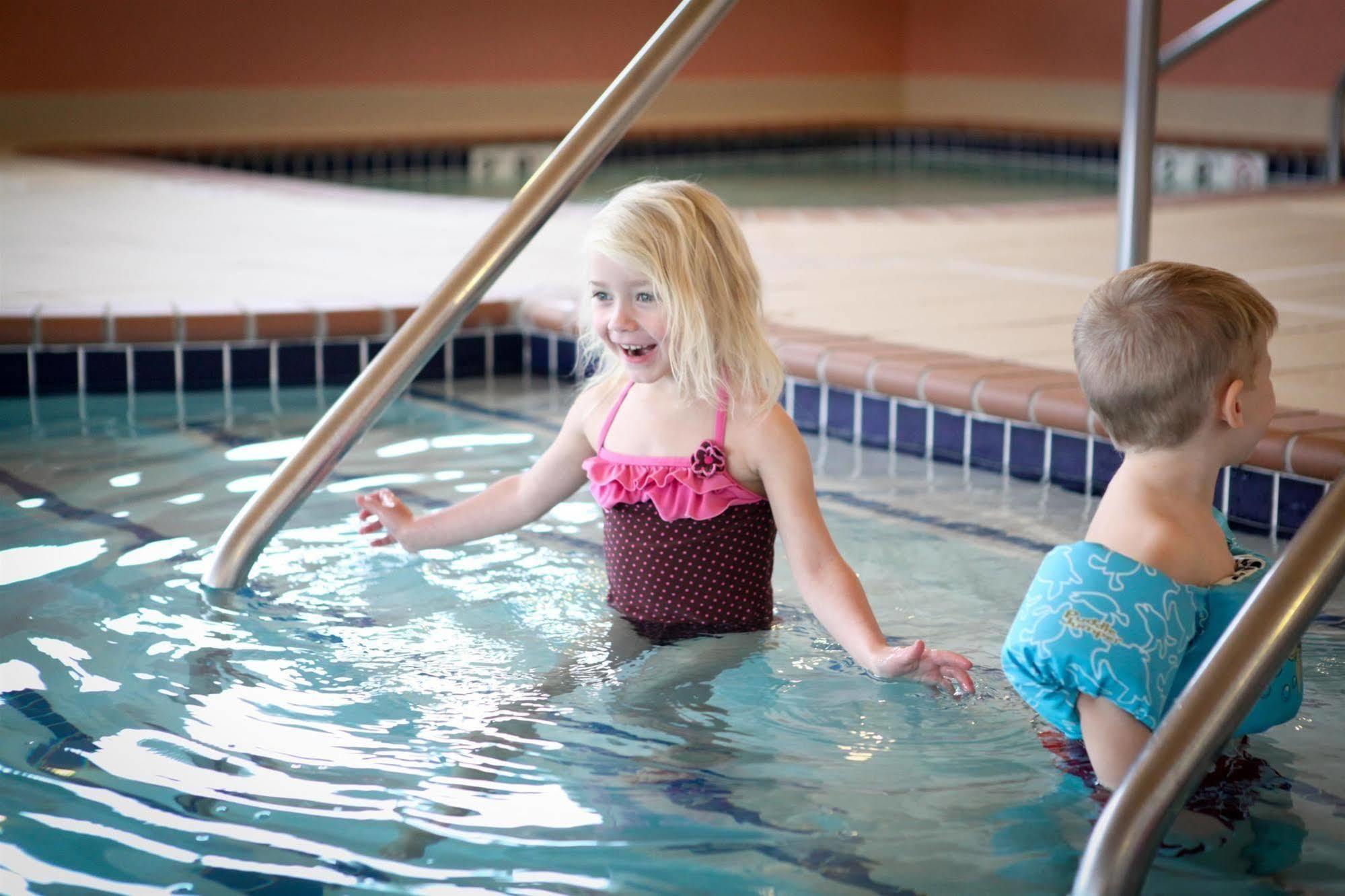 Grandstay Hotel & Suites Perham Екстер'єр фото